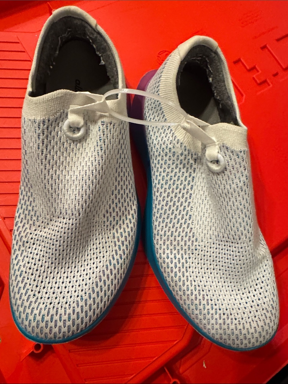 Allbirds Women’s Lightweight Slip-On Knit Sneakers size US 9.5